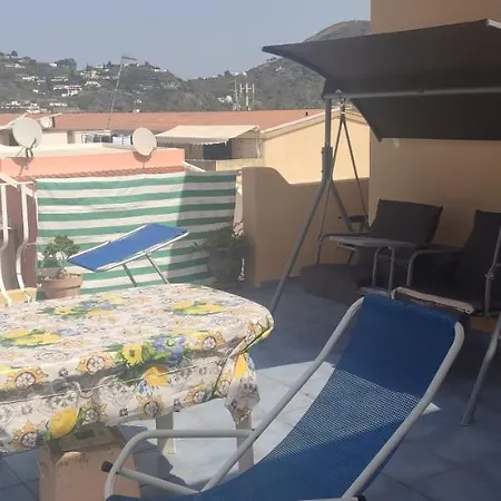 Attico In Centro Con Vista Mare E Monti! Marina (Lipari)