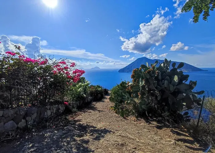 Attico In Centro Con Vista Mare E Monti!