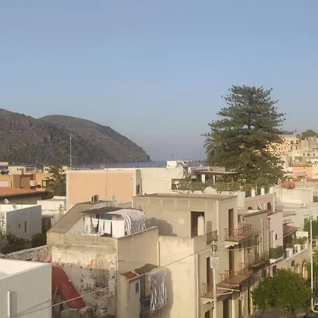 Attico In Centro Con Vista Mare E Monti! Apartmán Marina (Lipari)